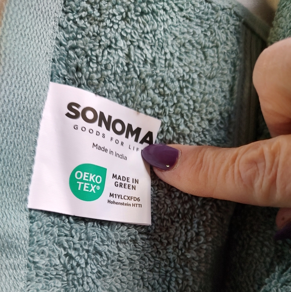 EUC Sonoma Set Of 4 Towels And 2 Bath Rugs - Picture 2 of 12